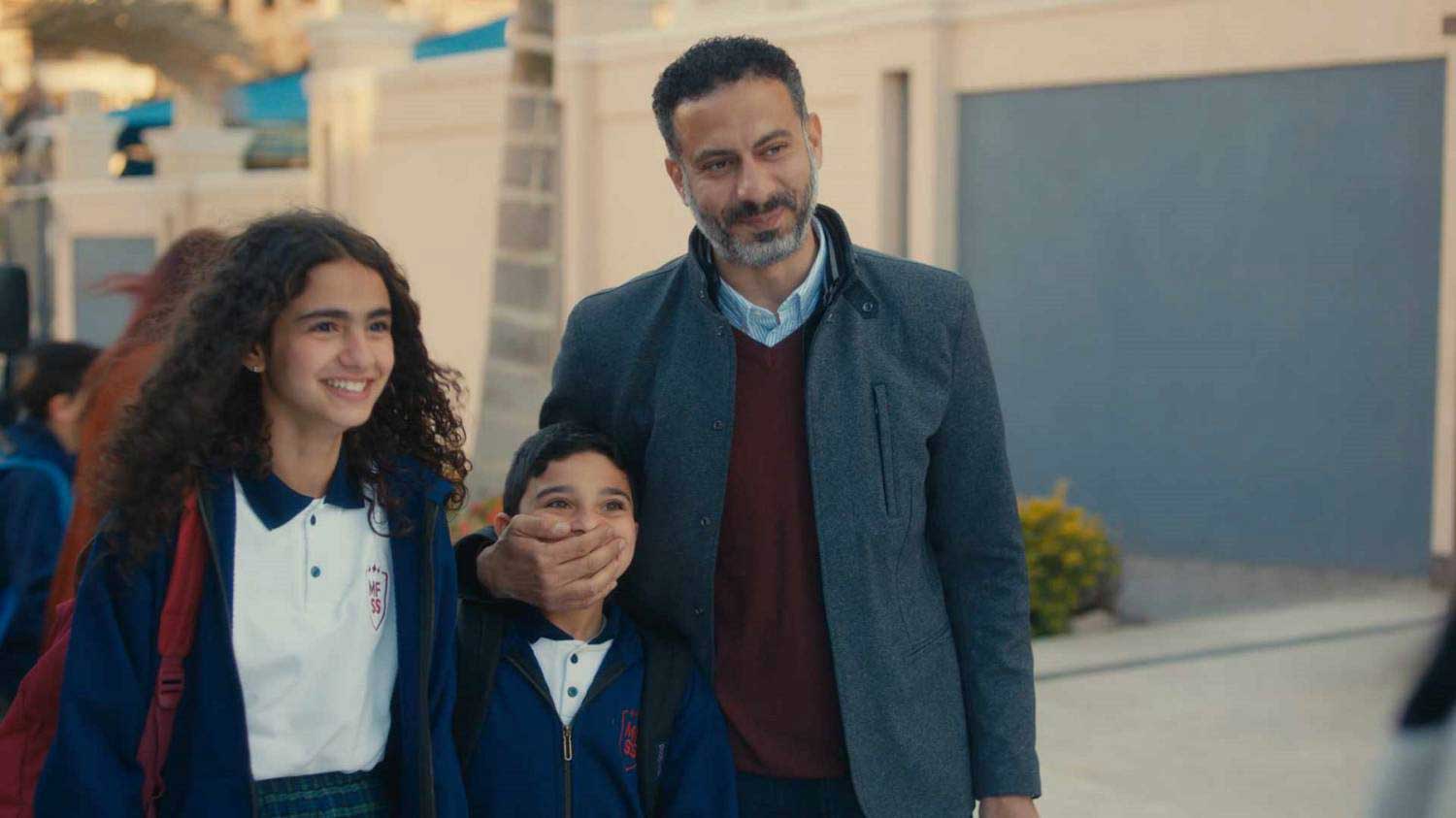 الطفل علي البيلي أدى دوره بتمكن في المسلسل وكان يمكن إفساح المجال له بشكل أوسع ليطلق طاقات موهبته