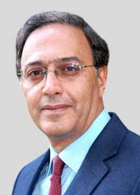 سعيد صادق: الحكومة ترجع للأجيال القديمة لأنها لا تجد جيلا جديدا مؤهلا