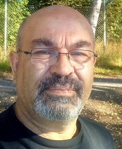 قاسم يستخدم على نحو متزايد كل متخيلاته، بتعدديتها، وما تطرحه من طرق في التفكير، وبالتالي في الخلق