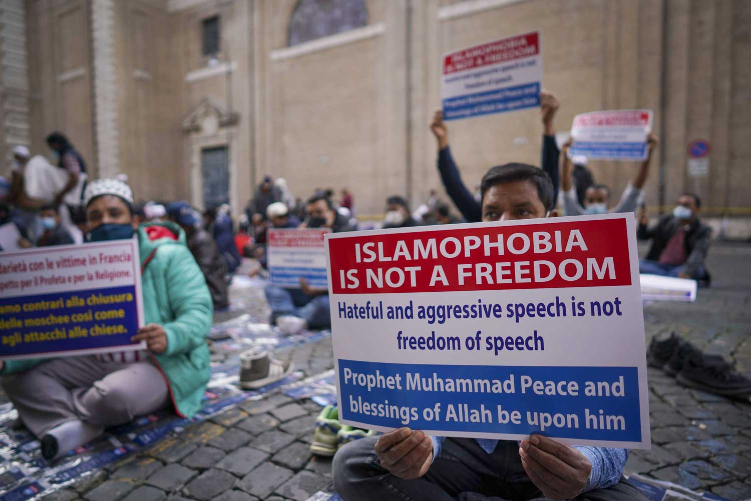 اتهام ماكرون بازدواجية معايير حرية التعبير دليل جهل بطبيعة محظورات ليس بينها الأديان