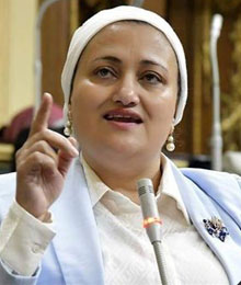 سناء سعيد: لفظ كلمة “دنيا” في القرار إهانة كبيرة لسيدات مصر ولا يليق تصنيف فئات المجتمع إلى: فئة دنيا وفئة عليا