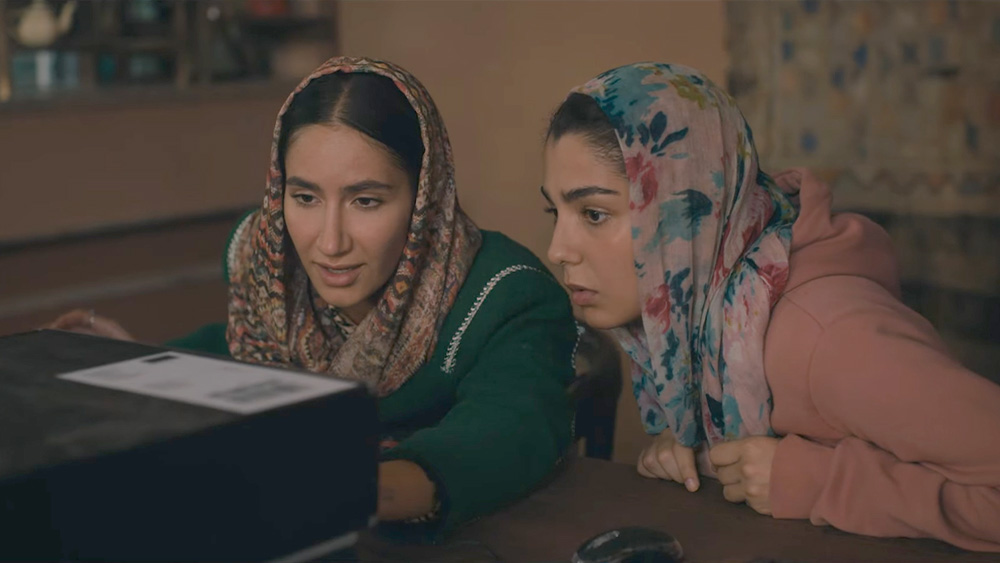 تضحيات المرأة الأفغانية في تعزيز دورها في البناء