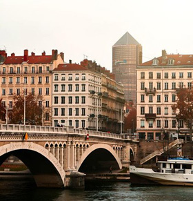 معمار المدينة معابر وجدانية